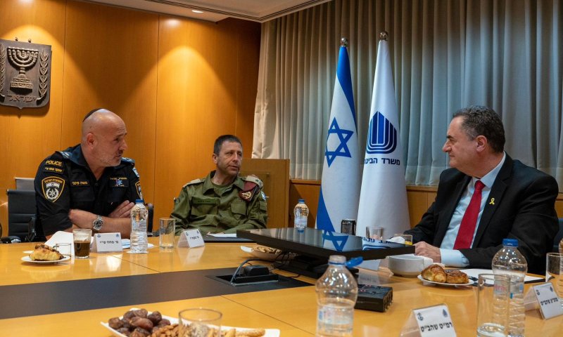 שר הביטחון: יוקם גוף משותף לטיפול באלימות נגד חיילי צה"ל