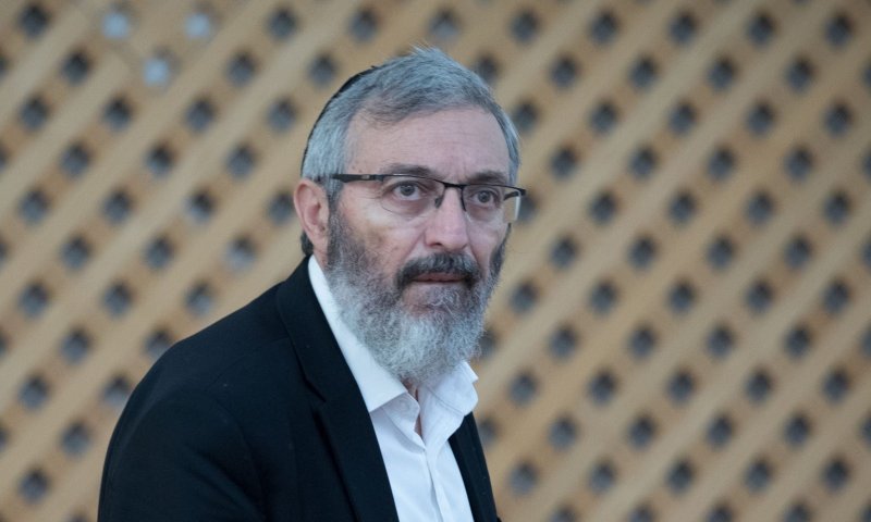 עימות בין אנשי התקשורת החרדים: "הרב אלישיב מחק אותך"