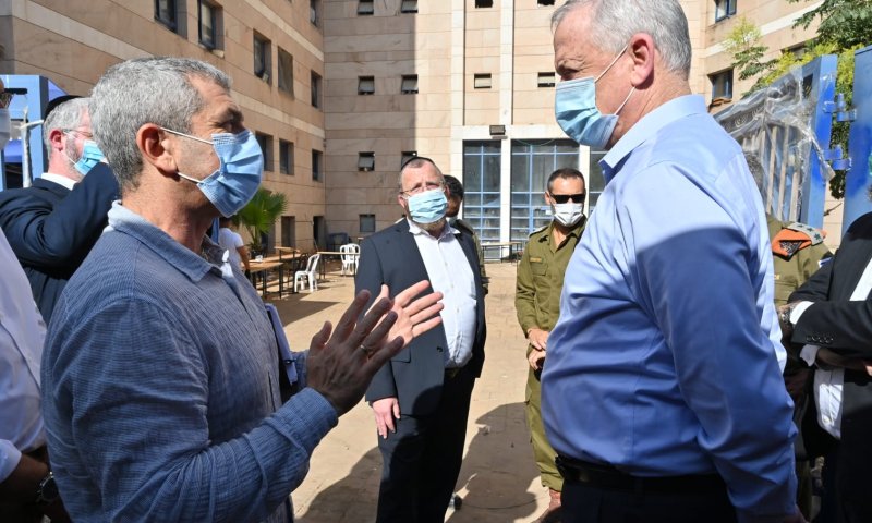 גנץ בבני ברק: כשאתם מסתירים מידע, מישהו נפגע