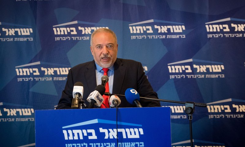 ליברמן עושה שרירים: נצביע נגד דחיית תקציב המדינה