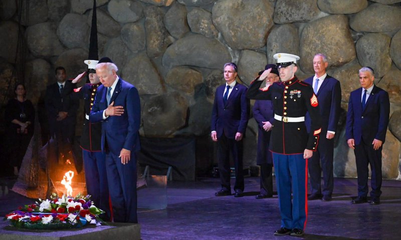 צפו: הנשיא ביידן מגיע לביקור ביד ושם