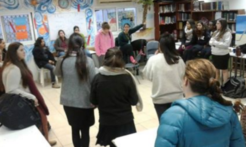 בעקבות דבריו: עשרות בנות דתיות נגד אלחנן גלט