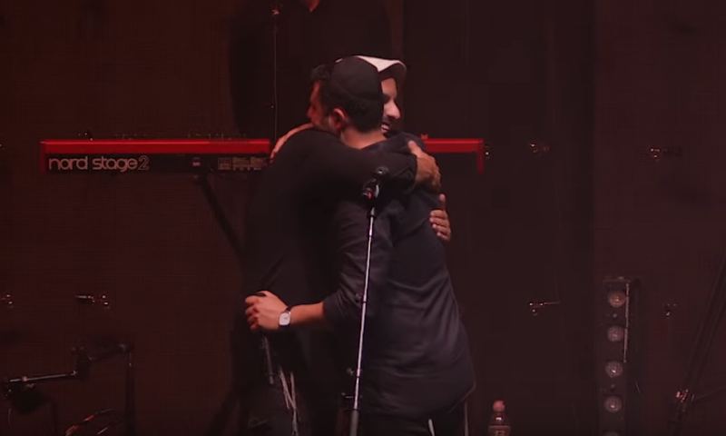 הלהיט הבא? ישי ריבו ועקיבא בביצוע לייב. צפו