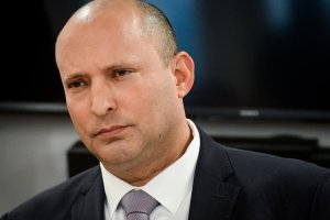 בנט מגיב לדברי זיני: השתיקה של נתניהו מתדלקת את הקונספירציה