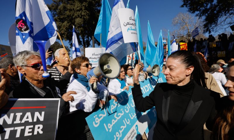 מעודדת אלימות נגד שוטרים? מיכאלי: "לא נורא"