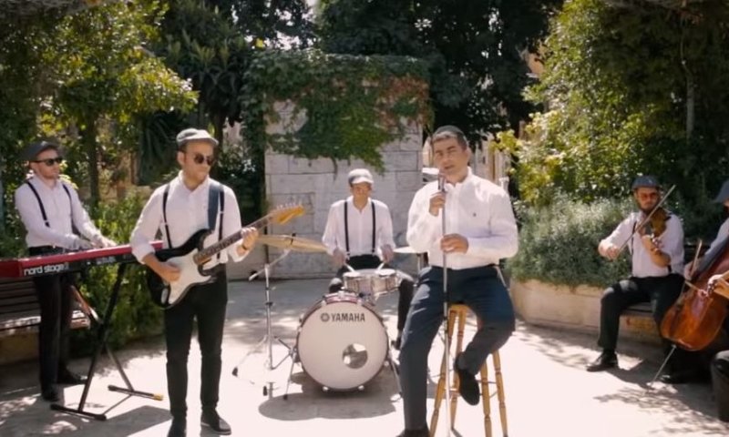 צפו: כשהקלידן של ישי ריבו ומילות החזון איש התאחדו