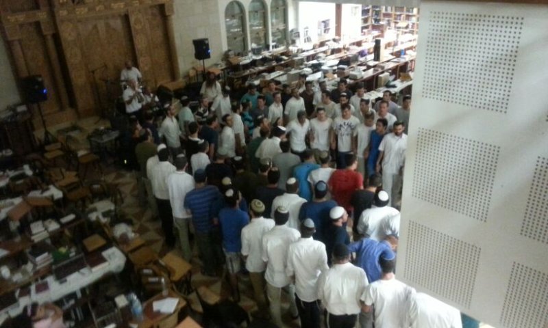 החברים משבי חברון שרים: "שובו אחיי"