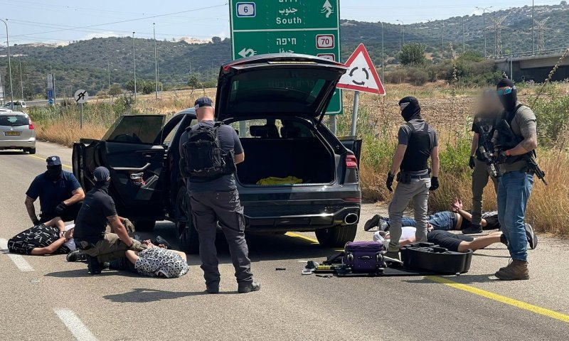 צפו: שב"ס והמשטרה סיכלו "שיירת כבוד" לאסיר משוחרר