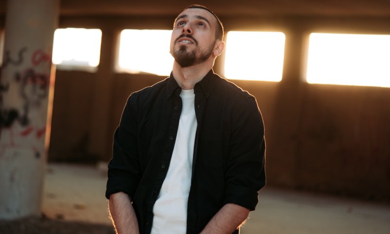 הסינגל החדש של אופיר אלחייני: "מעליי"