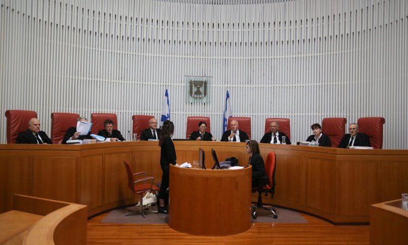 כמה שופטים תמנה הממשלה? זו הסיבה למאבק