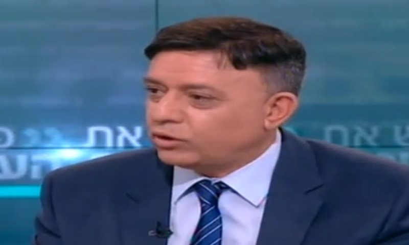 צפו: גבאי שוב 'הותקל' בעימות בשידור חי