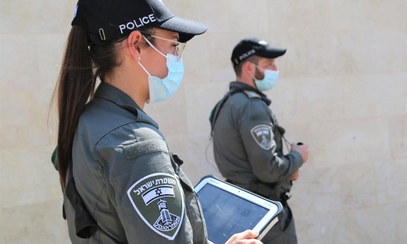 צפו: המשטרה תופסת על חם בר שהפר את הסגר