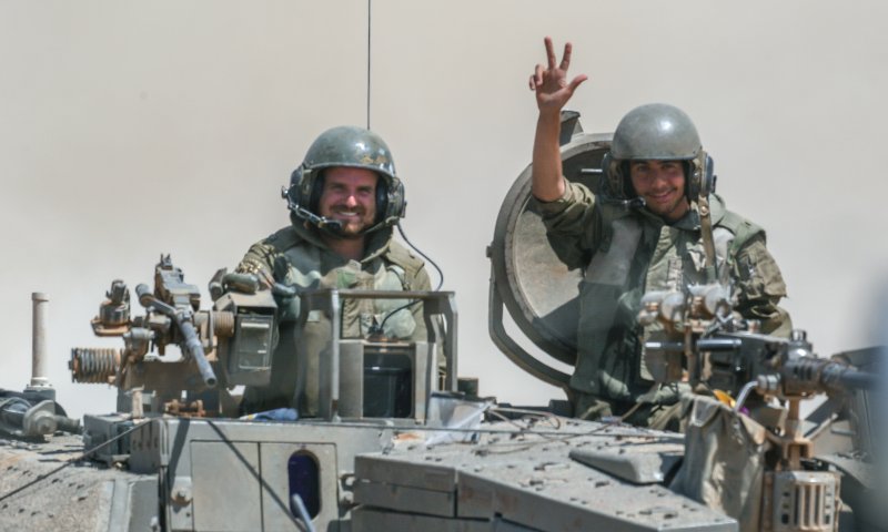 בג"צ מחק את עתירת הצעירות שרצו לשרת בשריון