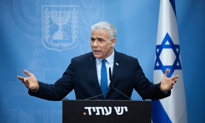 לפיד: האם זה מקובל שמדינה שלמה תמתין שיפציצו אותה?