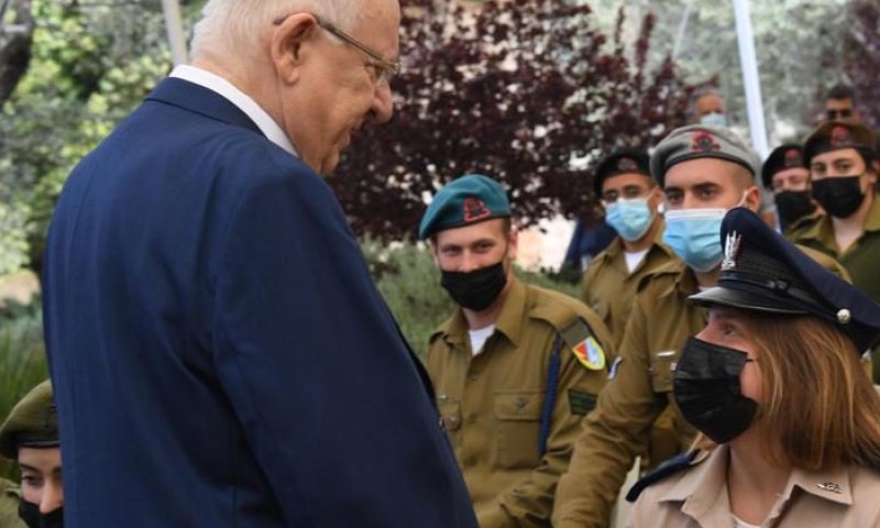 צפו: טקס 120 החיילים המצטיינים בבית הנשיא