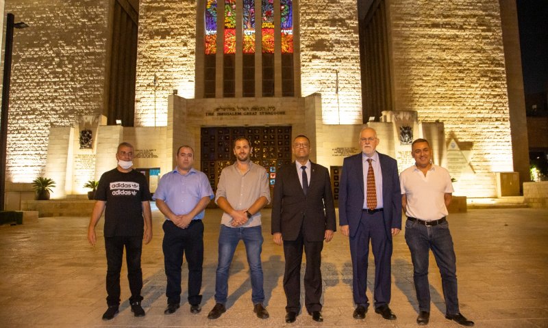 מרשים: בית הכנסת הגדול בצבעים שלא הכרתם