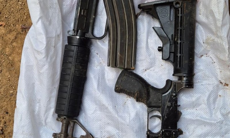 מחדל נוראי: נשק צבאי, אקדח, סכינים וגרזן אותרו בעמק חפר