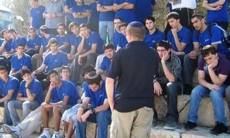 שמיניסטים דנו על "גיל ההתברות" בישיבת שעלבים