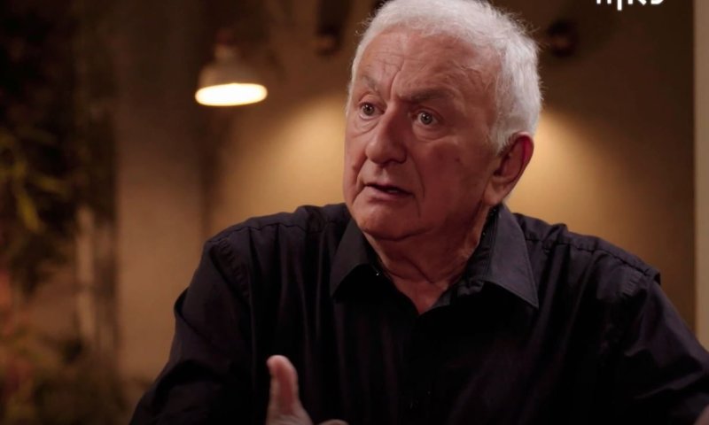 צפו: כשבגין נשאל, אתה נוטל תרופות פסיכיאטריות?