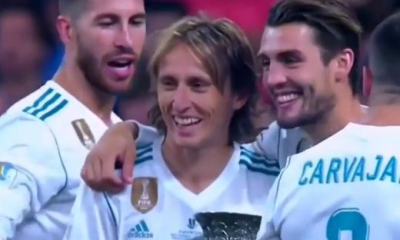 לא מסי או רונאלדו: זה השחקן שנבחר לטוב בעולם