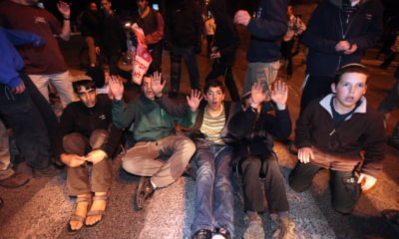 יום הזעם: מפגינים חוסמים את כביש שכם קלקיליה