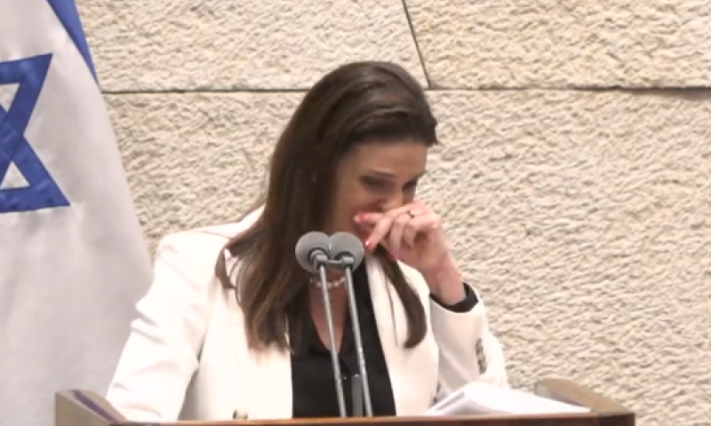 צפו: הח"כית פרצה בבכי באמצע נאום