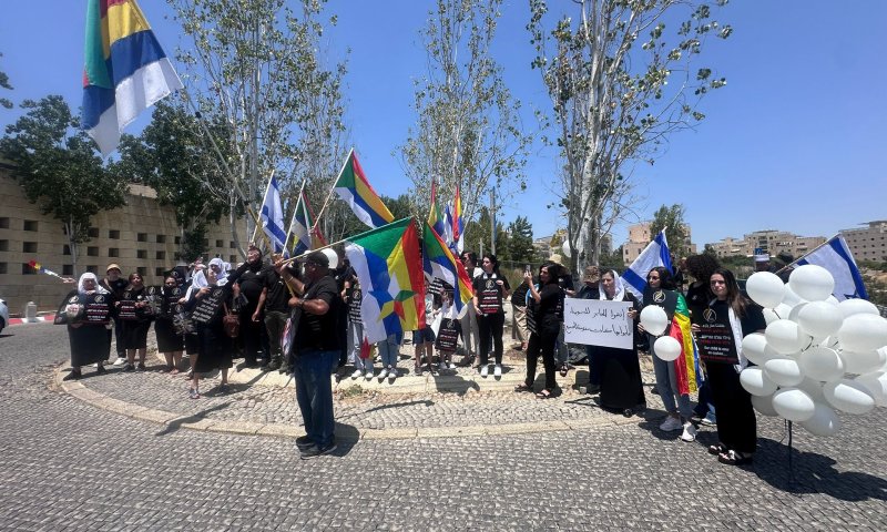 הדרוזים מפגינים מול שגרירות ארה"ב: "תעצרו את מימון הרוצחים"
