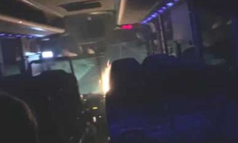 בקבוק תבערה על האוטבוס; רגעי החרדה של הבנות. צפו