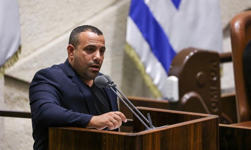 קארה נגד יו"ר ההסתדרות: "גוזל מהעובדים המוחלשים"