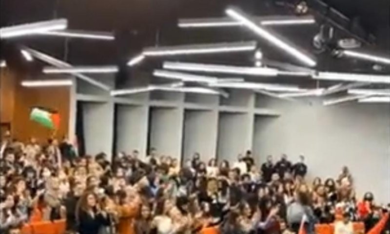 צפו: רוקדים עם דגלי פלסטין בתוך אוניברסיטת תל אביב