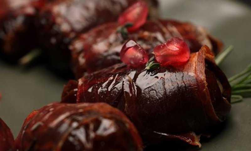 חמים ומרשים: חטיף תמרים ממולא בקממבר ואגוזים