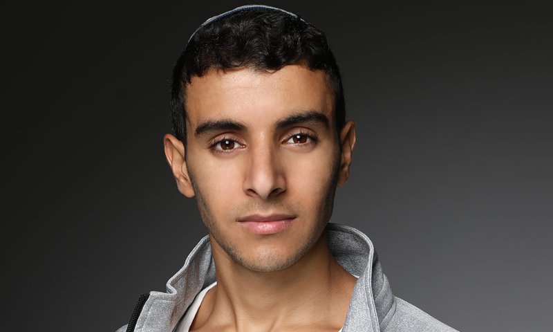 "כל אחד נופל": עוזיה צדוק חוזר בגרסה חדשה ובוגרת