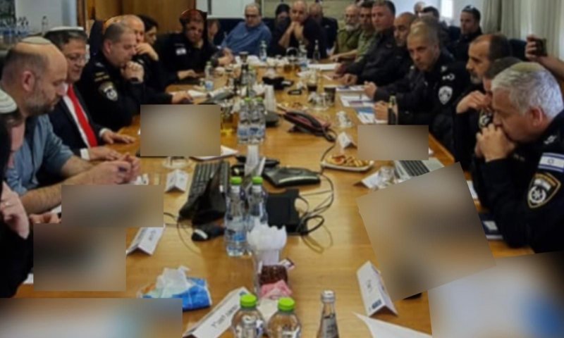 בן גביר בהערכת מצב במשרדו: "שמח לחזור, עקבתי מבחוץ"