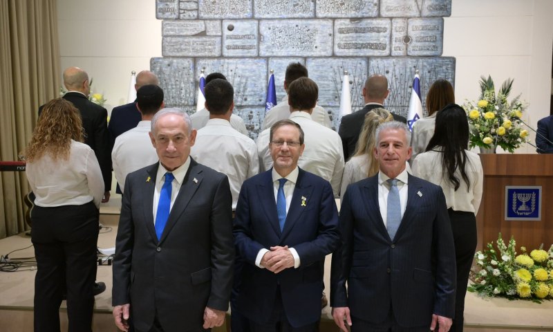 מדמיון למציאות: אותות הצטיינות ל-12 אנשי מוסד. כל הסיפורים