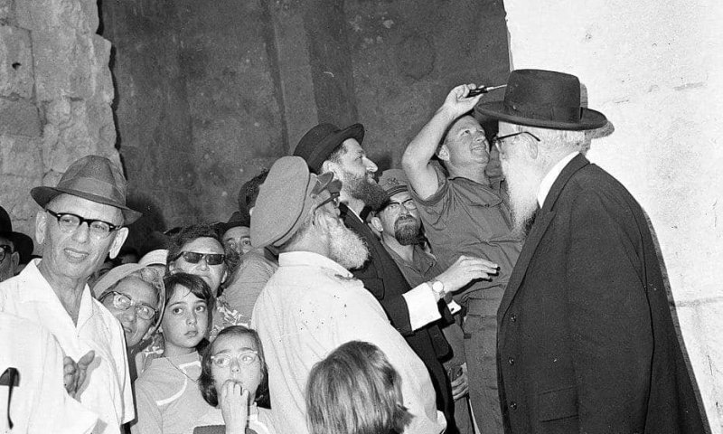 תעלומת המזוזות בשערי ירושלים: בדיקה היסטורית נדירה