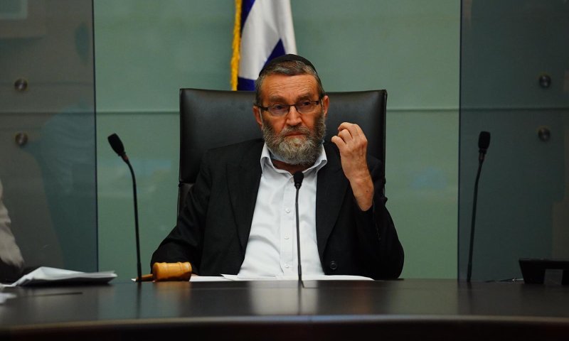 "לא יודע": תשובת הפקיד הבכיר הטריפה את גפני. צפו