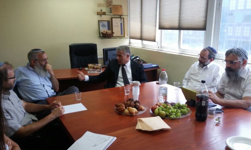 לפיד עם רבני צהר: "יש צורך בחוזה ישראלי חדש"