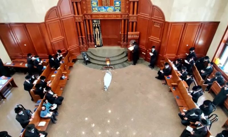 גלריה: מיטתו של האדמו"ר מסדיגורא בבית המדרש