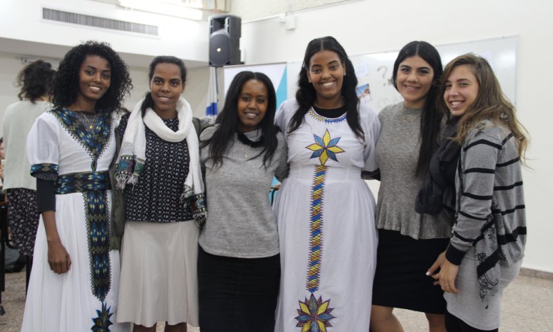 להנחיל לדור הבא: המורות לעתיד חוגגות את חג הסיגד