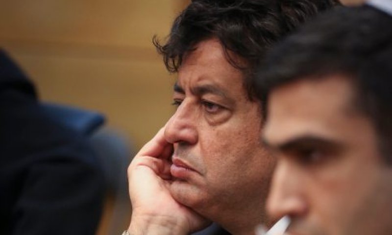 תחת חקירה: חיפוש במשרד של חבר הפרלמנט היהודי