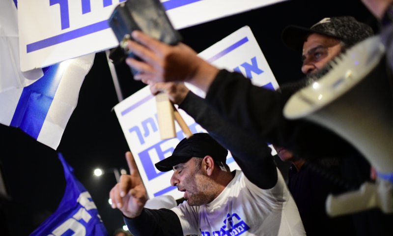 המשטרה הגישה כתבי אישום נגד תומכי נתניהו