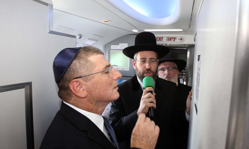 למה הרב הראשי לישראל מתעסק בשטויות?