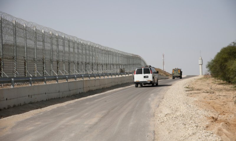 אזרח נפצע מירי צלפים מתוך רצועת עזה סמוך לגדר