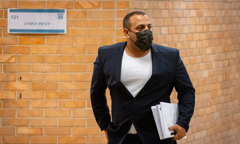 באופוזיציה דורשים: חקירה פלילית נגד אביר קארה