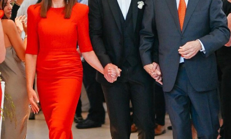 איפה רוכשים את הלוק המלכותי של לאה שנירר