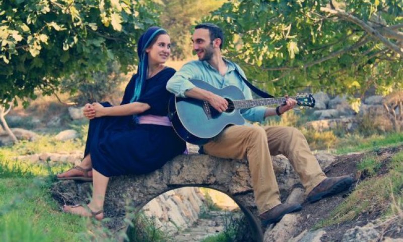 מופע בגולה: יונינה &ndash; להרגיש את הקולות