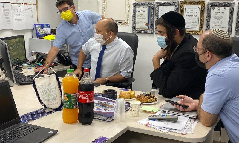 בנט באלעד: "הציבור החרדי מתנהל למופת"