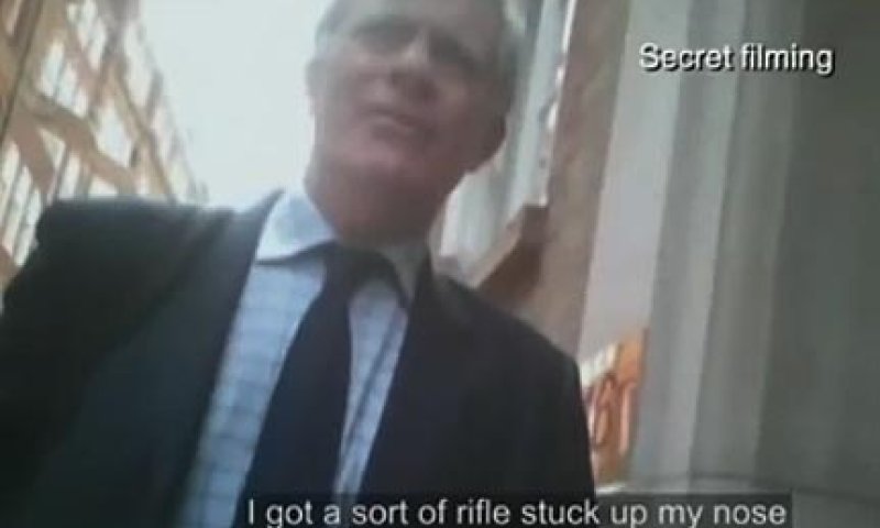 "יהודיה ארורה", אמר חבר הפרלמנט הבריטי לחיילת