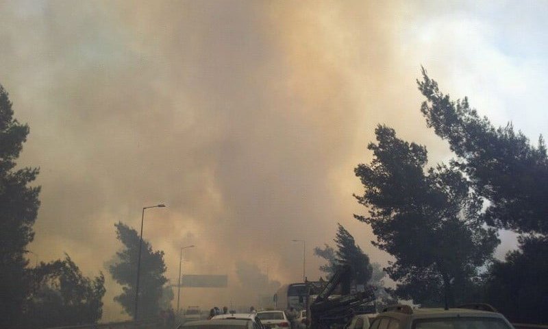 שריפת הענק: כביש מס' 1 נסגר; תושבים פונו מבתיהם