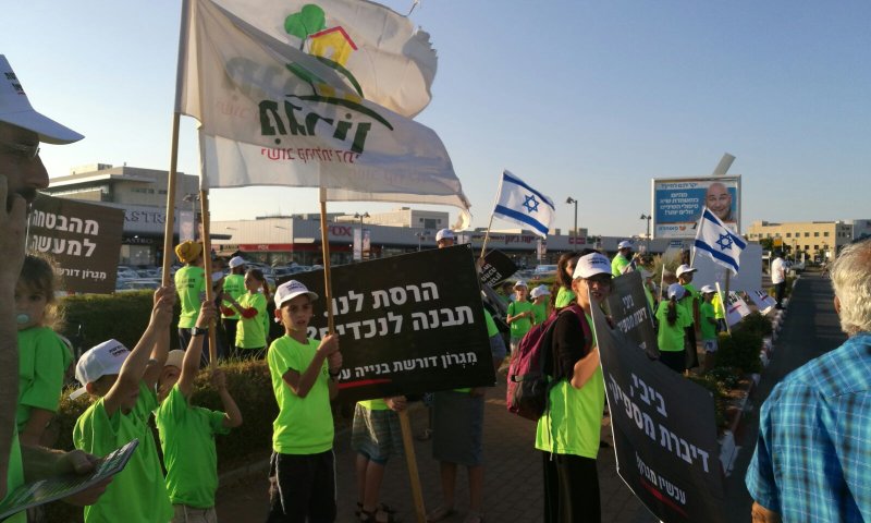 תושבי מגרון מקלקלים לנתניהו את הרמת הכוסית